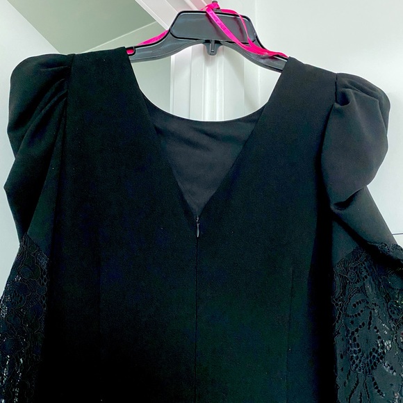 NWT Betsey Johnson Women’s Stretch Crepe Dress with Lace Sleeves - Picture 8 of 9